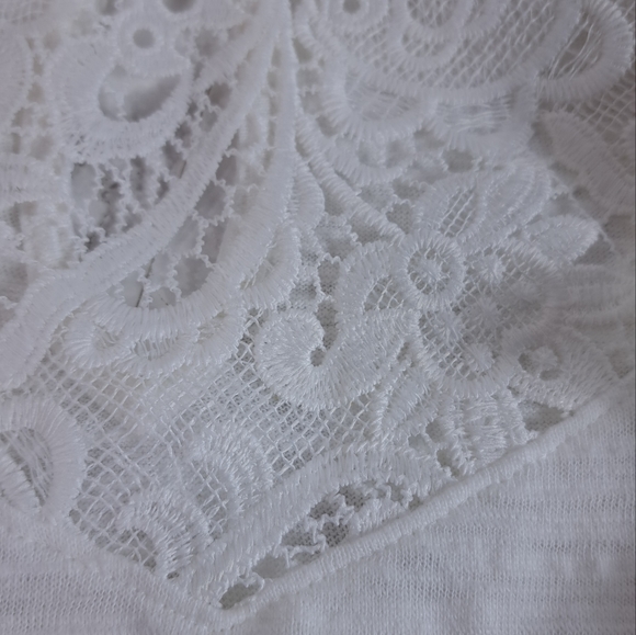 Express White Lace Pieced Mock Neck Top Size XS - Picture 17 of 17